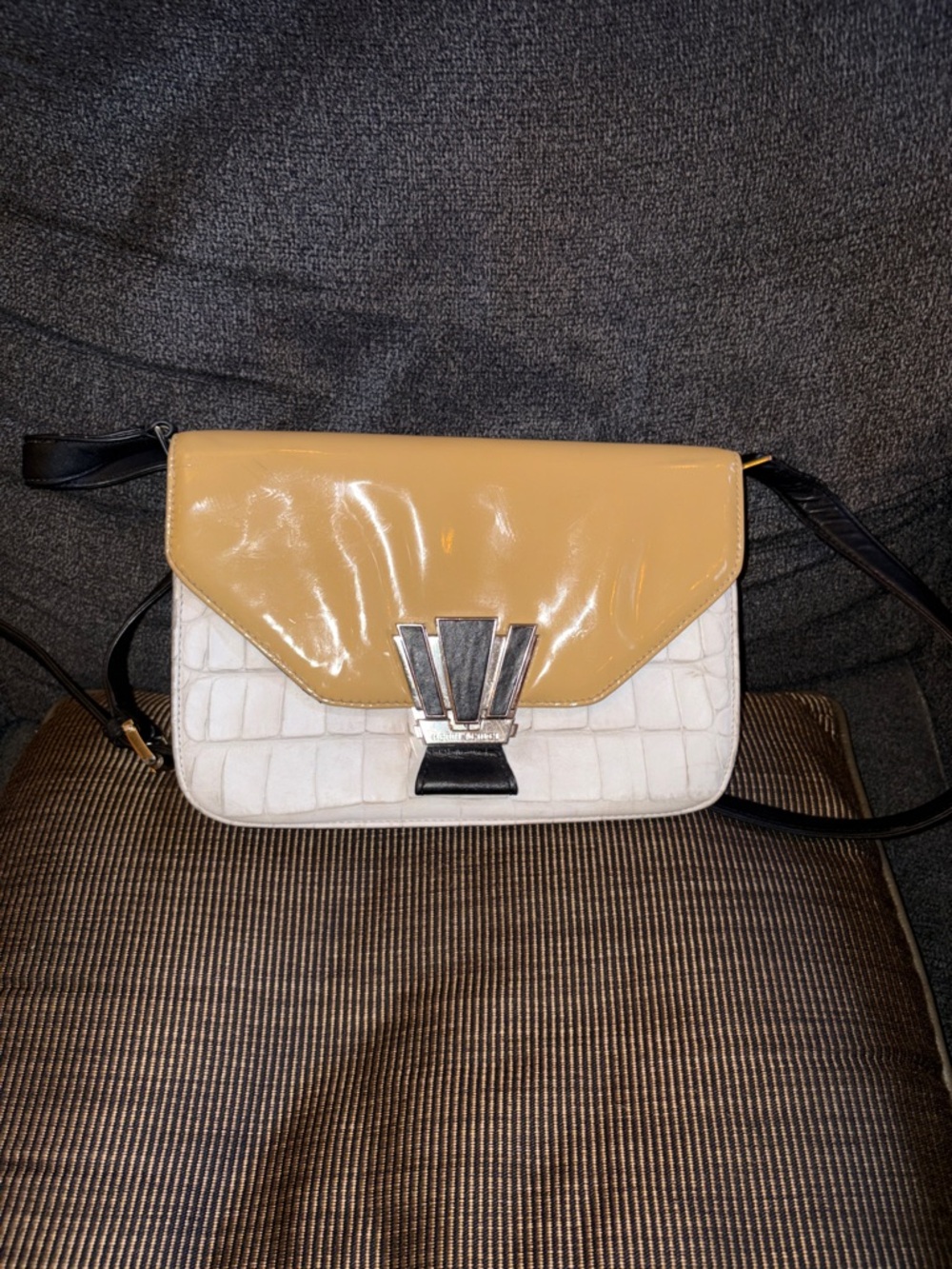 Henri Bendel! VINTAGE!!
Yellow and White Crossbody Bag with Silver Hardware